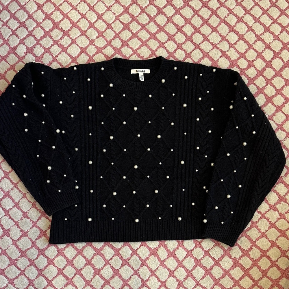 Splendid size small Demi pearl black cable sweater w pearl accents on the front